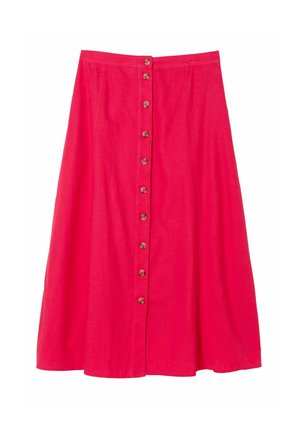 Helles rotes Midirock mit A-Linien-Form und einer vorderen vertikalen Reihe brauner Knöpfe vor weißem Hintergrund.