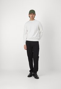 BOSS PACAS - Vesta - white