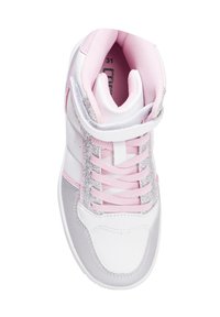 Sneaker alta caratterizzata da pelle sintetica bianca e grigia chiara, lacci rosa e accenti di glitter argento sui lati e sul collare.