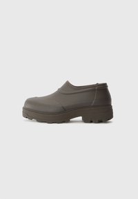 Unselected, coffee brown