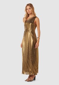 Forever New TAYLAH METALLIC ONE SHOULDER DRESS - Proginė apranga - gold