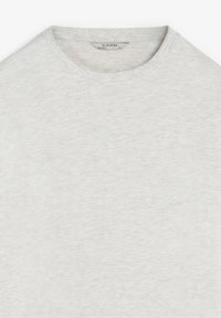 Light gray crew neck t-shirt with subtle texture and small "SCALPERS" logo embroidered on the left chest.