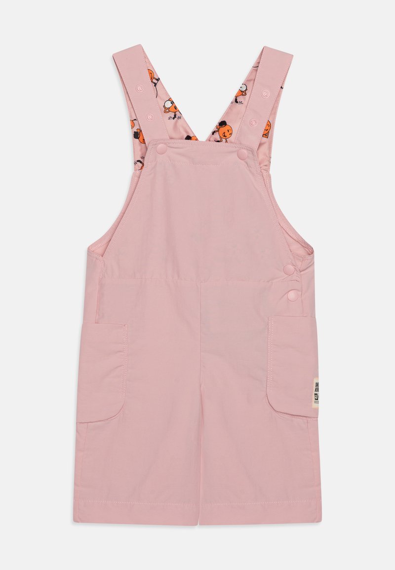 Ροζ βαμβακερές φόρμες με ρυθμιζόμενους ιμάντες ώμου. Διαθέτουν δύο πλάγιες τσέπες και πολύχρωμο σχέδιο στο εσωτερικό.