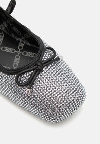MICHAEL Michael Kors COLLETTE FLEX - Riemchenballerina - black