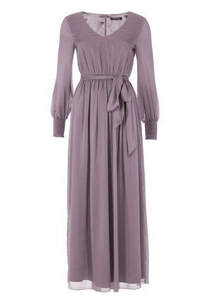 Długa, lawendowa sukienka z głębokim dekoltem w kształcie V, balonowymi rękawami, marszczonymi mankietami i wiązanym paskiem w talii. Wykonana z lekko opadającego materiału.