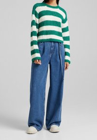 Bershka Strickpullover - green