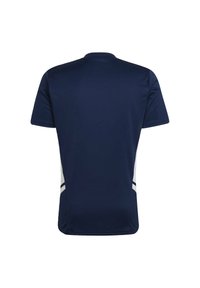 T-shirt de sport bleu marine à manches courtes avec des panneaux latéraux blancs et de fines rayures sombres près du bas sur fond blanc.