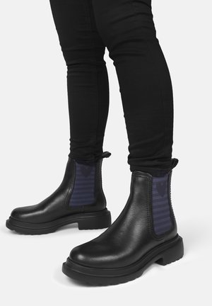 Crickit CHELSEA  PANDORRA - Enkelkaarsjes - schwarz