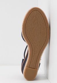 escarpins compenses tommy hilfiger