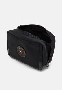 Tommy Hilfiger TEXTURE BLOCK WASHBAG UNISEX - Vrecko na pranie - black