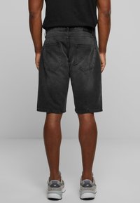 2Y Premium Lühikesed teksad - black