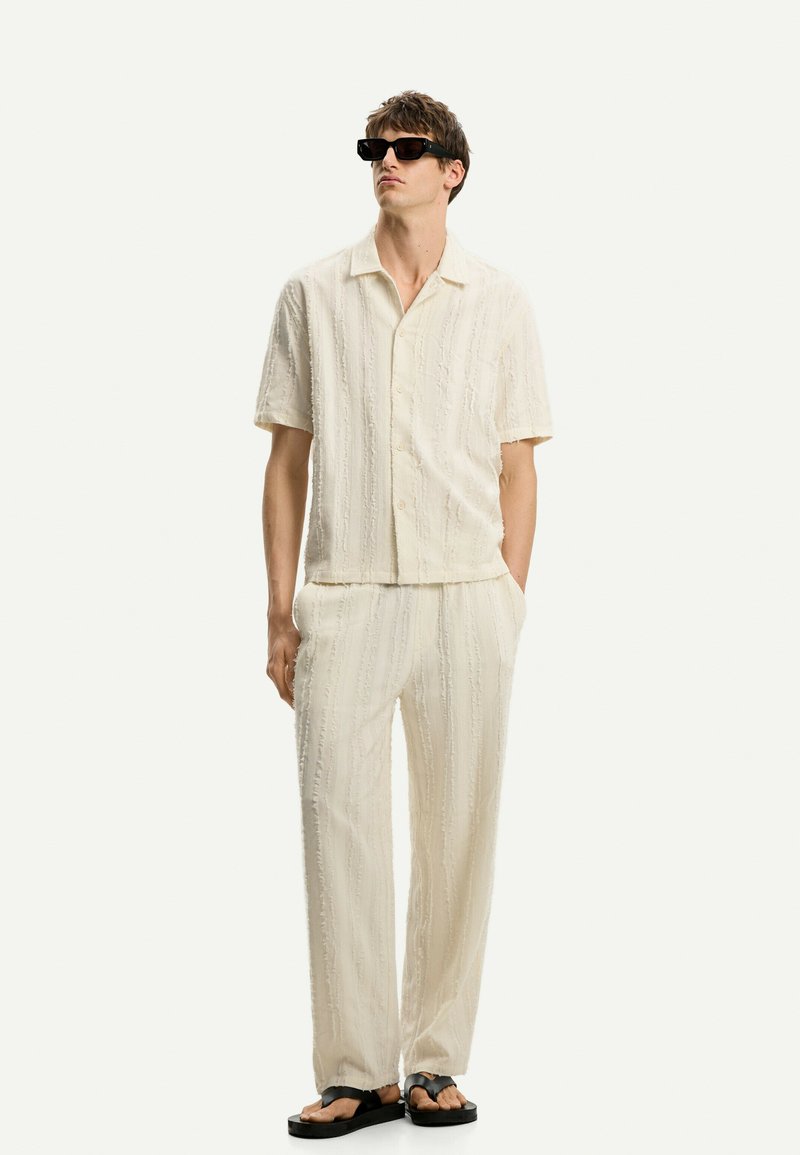 Bershka - WIDE-LEG - Nohavice - white, Zväčšiť