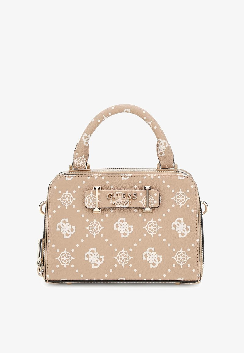 Beige szintetikus kézitáska fehér logómintával, lekerekített fogantyúkkal, arany színű szerelvényekkel és cipzáras záródással. Kompakt, téglalap alakú.