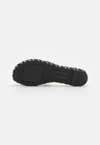 KARL LAGERFELD SOUK CUT OUT SLIDE - Mules - black