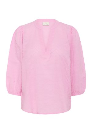 Bluza roz deschis cu decolteu în V, mâneci bufante trei sferturi, țesătură texturată cu un model subtil în valuri și tiv rotunjit.