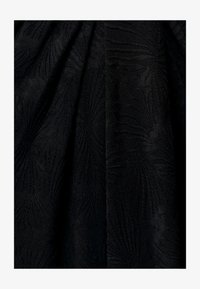 Unselected, black palms