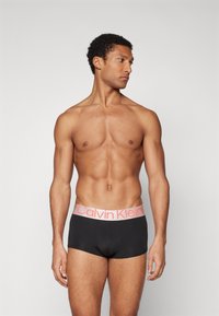 Calvin Klein Underwear LOW RISE TRUNK 3 PACK CKR STEEL MICRO - Bokserbriefs - black/multicolor
