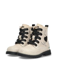 Botines de ante beige con purpurina, cordones negros, texto decorativo "LOVE", detalle de corazón y suela de goma texturizada. Punta y talón reforzados.