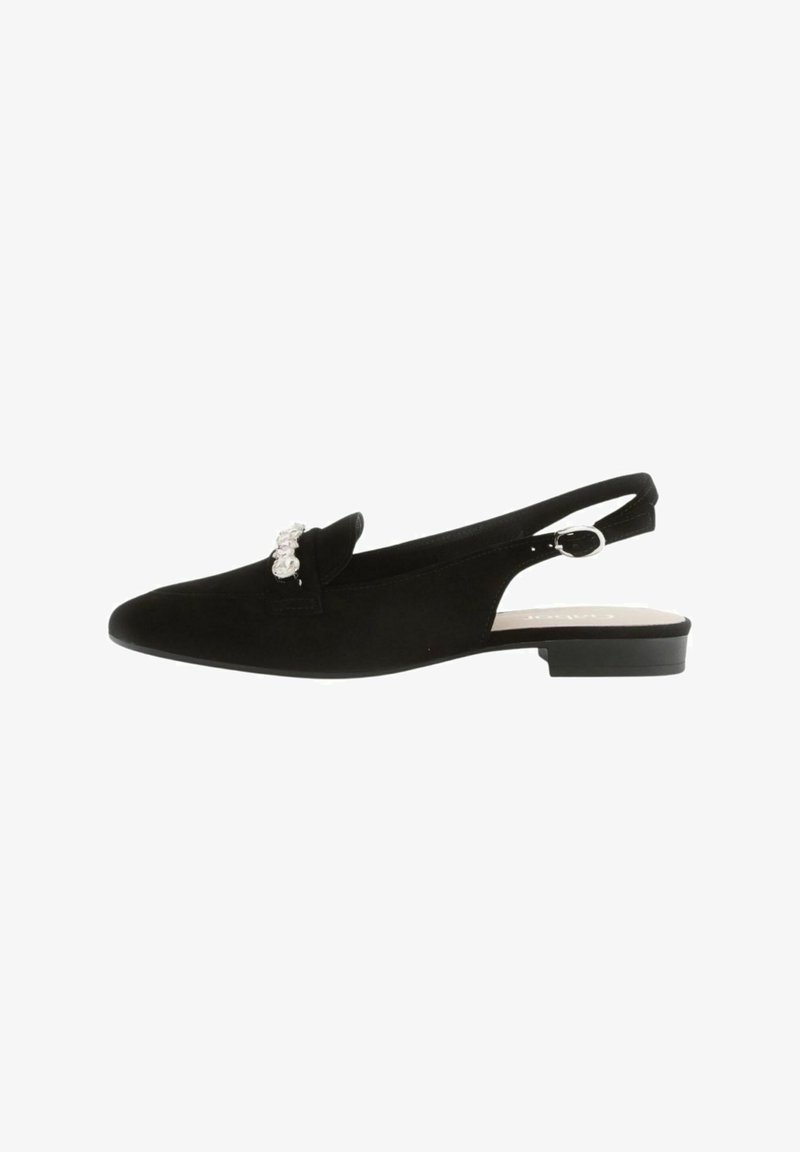 Zapato negro tipo slingback hecho de suave gamuza, con un acento decorativo de perlas artificiales, tacón plano y diseño de parte trasera abierta.