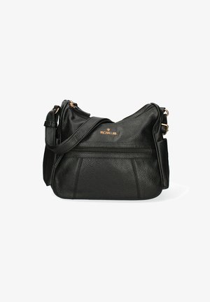 Sac à main en cuir noir avec une texture grainée, un logo doré, un haut zippé et une bandoulière ajustable. Il dispose d'une poche avant pour plus de commodité.