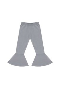 Szare dzwony wykonane z miękkiej tkaniny. Posiadają wygodną elastyczną talię oraz szerokie, rozkloszowane końcówki, które podkreślają sylwetkę.