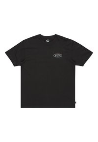 Sort kortærmet T-shirt lavet af bomuld, med et lille broderet logo i hvidt og rødt på venstre brystområde. Klassisk rund hals-design.