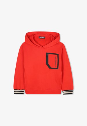 Sweatshirt à capuche rouge en matériau doux, avec une poche zippée noire et des poignets rayés en noir et blanc. Design simple.