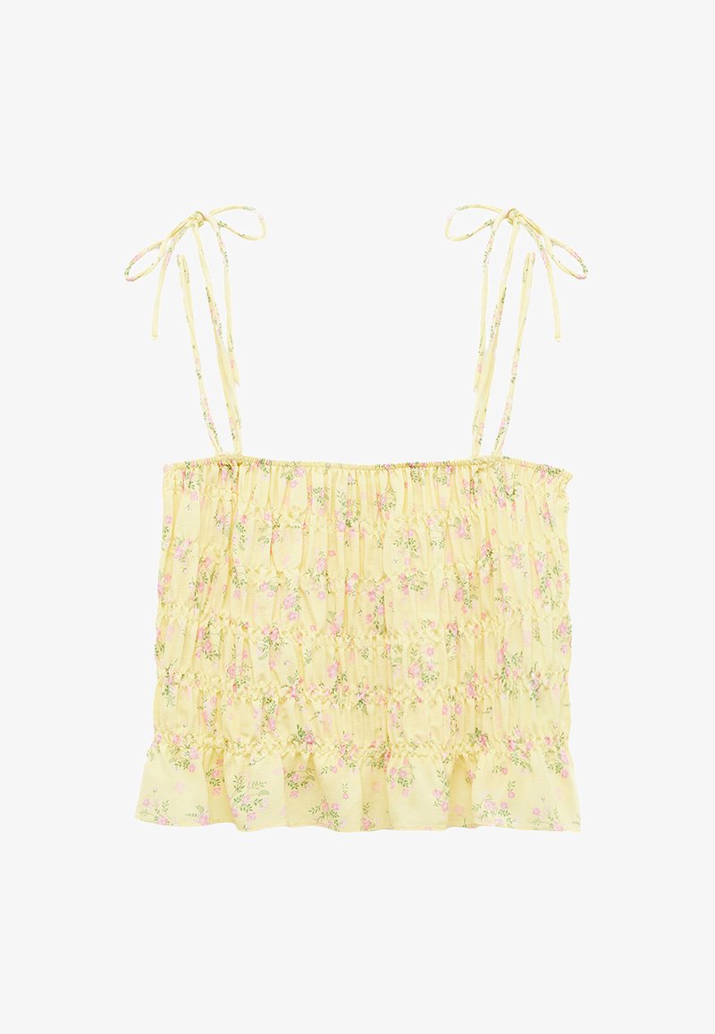 Gelbes Blumen-Cami-Top mit verstellbaren Krawatten-Trägern, gerafftem Smocking-Detail und rüschenförmigem Saum, das mit pinken und grünen Blumenmustern verziert ist.