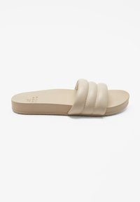 Beige halksandaler med tre vadderade remmar, platt sula och minimalistisk design. Tillverkade av syntetiskt material med en slät yta.