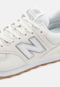 New Balance U574SOC UNISEX - Tenisice - white