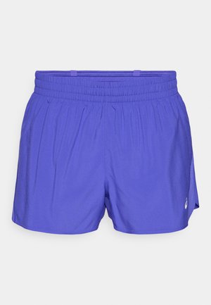 Fialové sportovní šortky s elastickým pasem, hladkou texturou a bočními kapsami. Výrazné logo na spodní pravé straně.