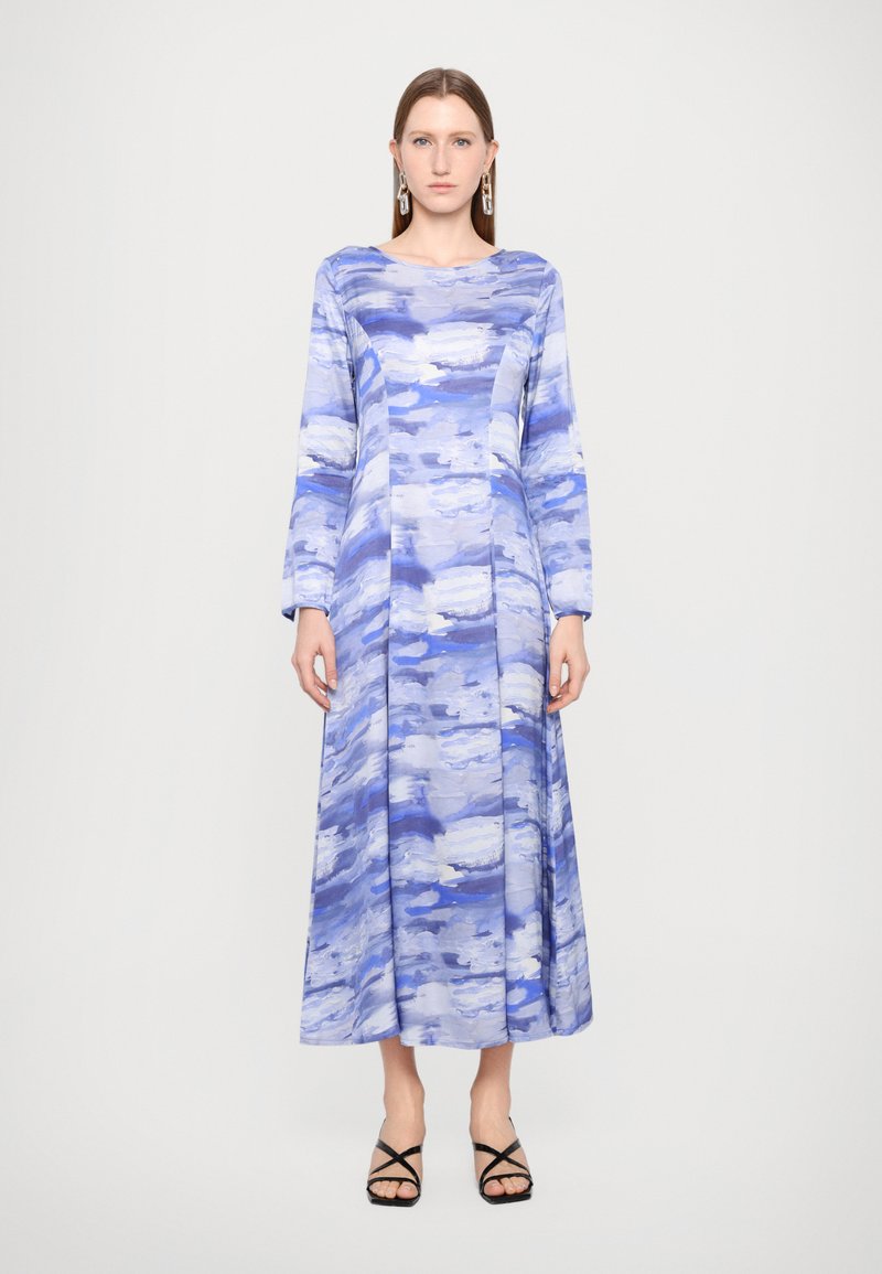 Long-sleeve, fitted dress in shades of blue with a cloud-like pattern. Made from smooth fabric, featuring a scoop neckline and full skirt.