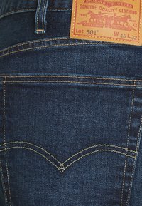 Levi's® Plus 501® ORIGINAL B&T - Calças de ganga de perna direita - do the rump