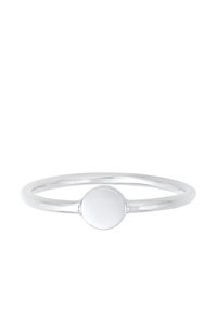 Inel argintiu cu un centru circular neted, având o bandă subțire și un finisaj polisat, evidențiind un design minimalist.