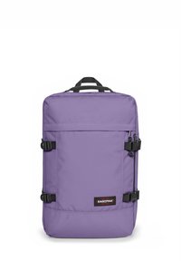 Sac à dos rectangulaire violet avec des poignées noires, deux sangles de compression latérales, une poche zippée à l'avant, et un patch logo Eastpak en bas au centre.