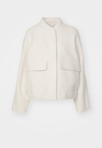 Hvid cropped jakke i en tekstureret uldblanding, med en mandarin krave og to frontlommer med klap. Enkel og moderne design.