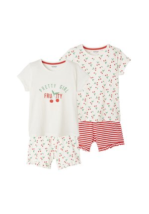 Zwei Sets Kinderpyjamas: eines mit dem Schriftzug "Pretty Girl Fruity" und Kirschdesign, das andere mit Kirschmuster auf dem Oberteil und rot gestreiften Shorts.