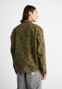 Carhartt WIP DUCK DETROIT  - Veste légère - green/office green garment dyed