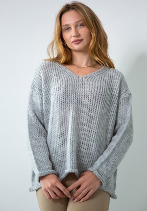 - Sweter