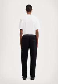 Armani Exchange TROUSERS TAILORING - Kelnės - black