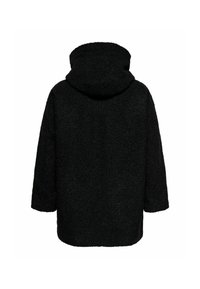 Črn plašč s kapuco iz teksturirane, pletene tkanine. Ima ohlapen kroj, spuščena ramena in ravno linijo. Brez vidnih zapiranj.