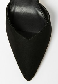Friends Like These CROSS OVER POINTED MID COURT HEEL. - Klasszikus sarkú cipők - black