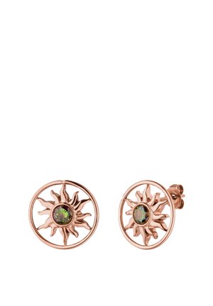 Roségoldene Ohrstecker in Sonnenform mit einem zentralen irisierenden grünen Edelstein und wellenförmigen Sonnenstrahl-Details innerhalb runder Rahmen.