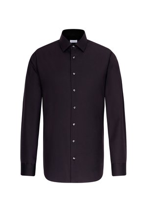 Sort langærmet skjorte med knapper, spids krave og perle-lignende knapper, vist på en hvid baggrund.