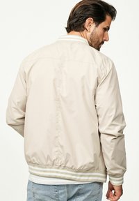 One Redox Bomberjacke - stone