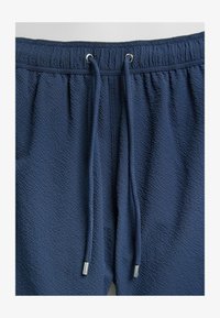 Kijelölve, navy blue