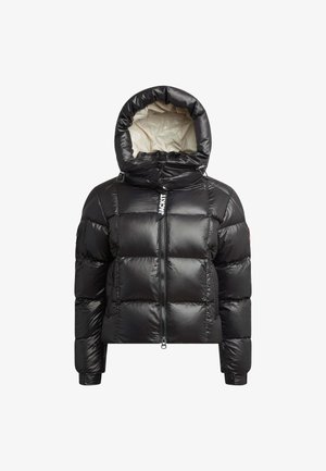 Zwarte pufferjack met een glanzende, gestikte textuur. Voorzien van een capuchon, een ritssluiting aan de voorkant en een logo-detail. Inclusief elastische manchetten en zijzakken.