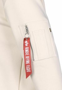 Alpha Industries LABEL  - Mikina - jet stream white