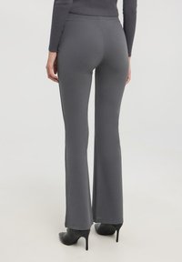 Terranova A ZAMPA ELASTICIZZATI - Pantaloni - grigio scuro