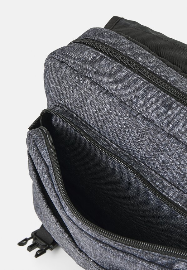 CHUCK TAYLOR MESSENGER BAG UNISEX - Cross body bag4